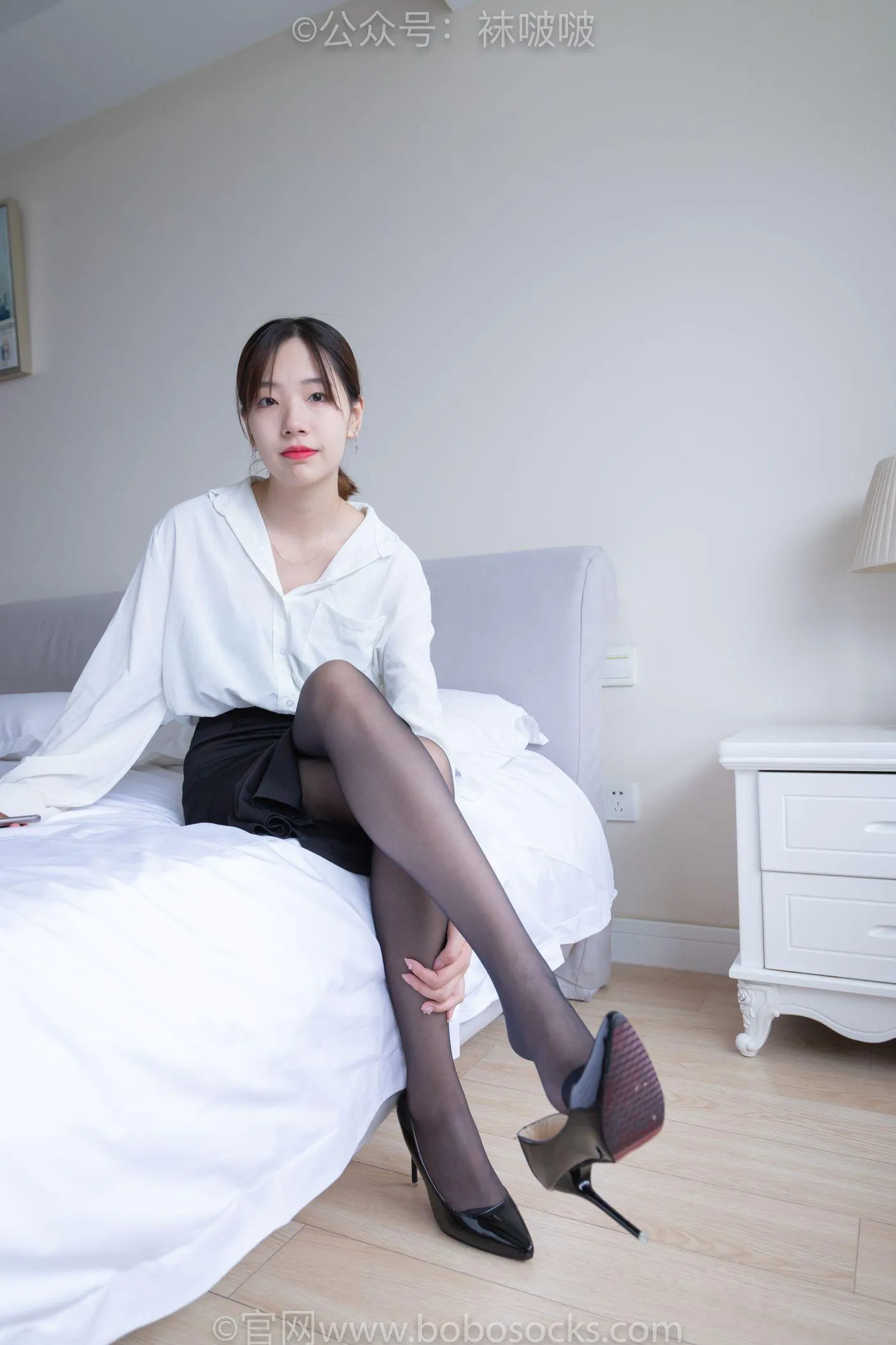[BoBoSocks袜啵啵]NO.017 小甜豆-OL制服、高跟鞋、黑丝 [131P]插图4